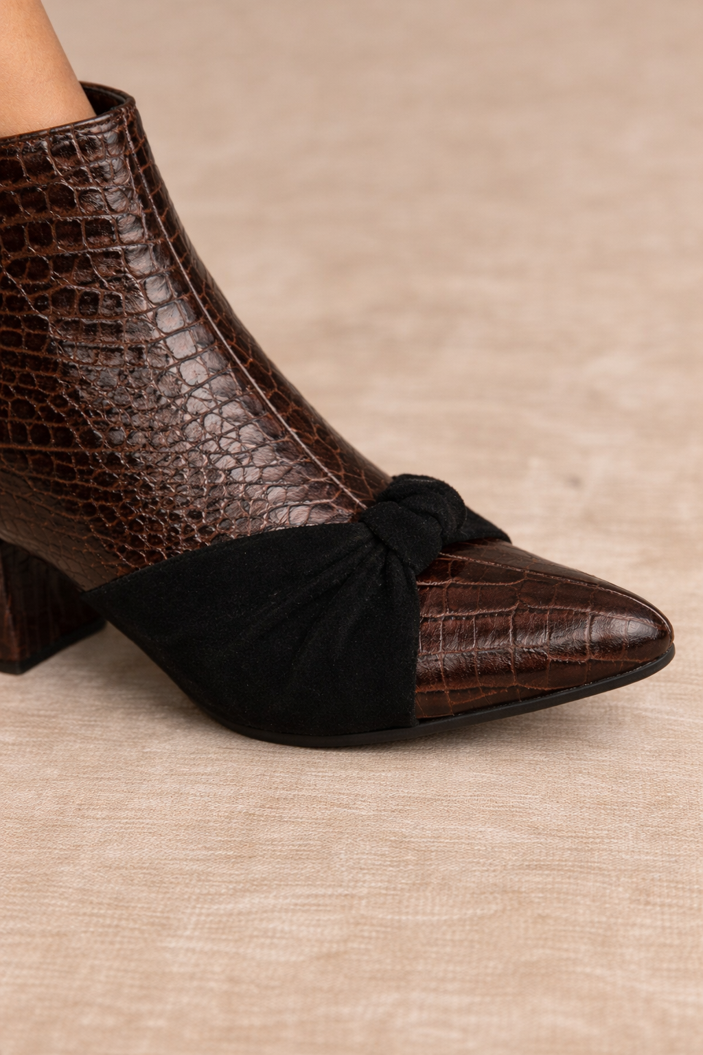 BOTIN PIANA CHOCOLATE CINTA NEGRA